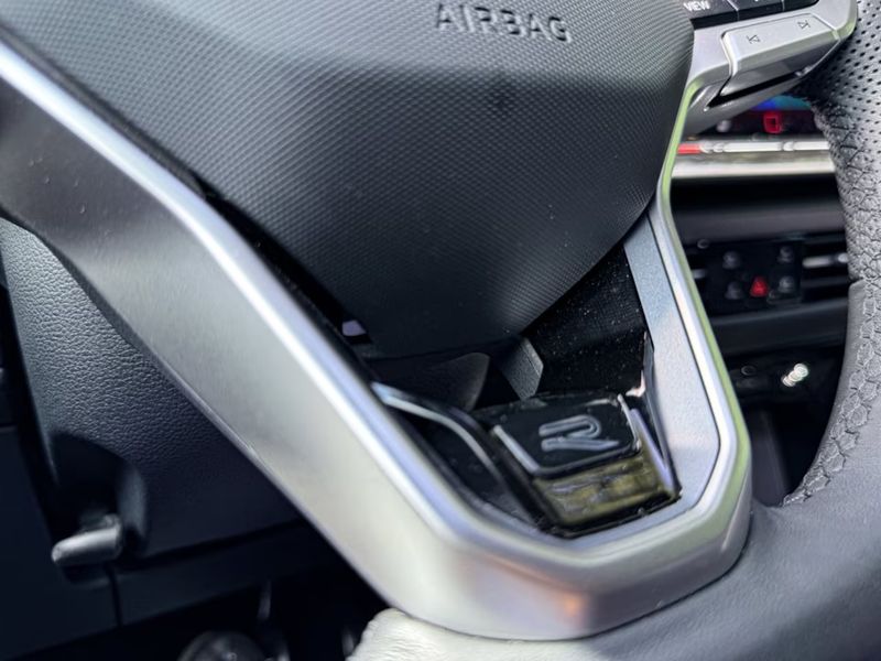 Vehicle Image 25